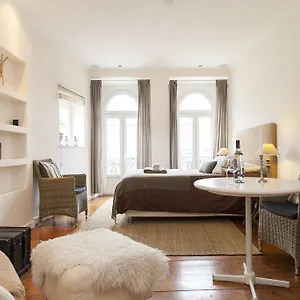 Chic 1-bed Flat With Balcony, View And Workspace, 5mins To Santa Justa Lift Lisboa